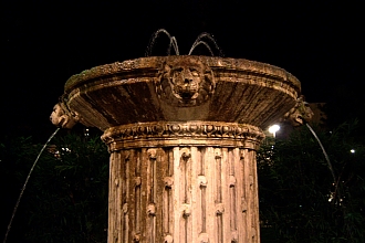 100_2113 small ancona fountain.jpg - 58191 Bytes